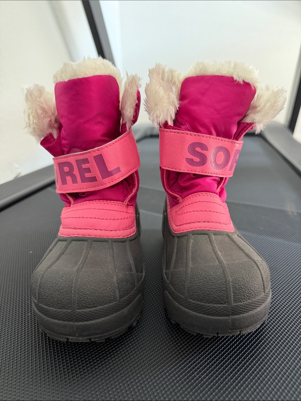 Girls size 13 sorel Snow Commander boots in tropic pink/deep blush sold out wint